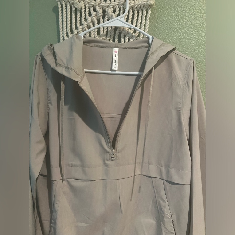 Hooded light jacket